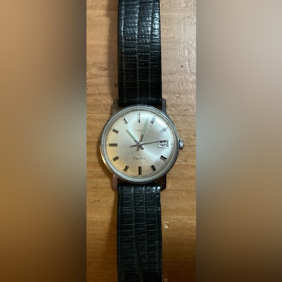 Timex: Men’s vintage (rare find) electromechanical wrist watch black wrist band. - Picture 4 of 9